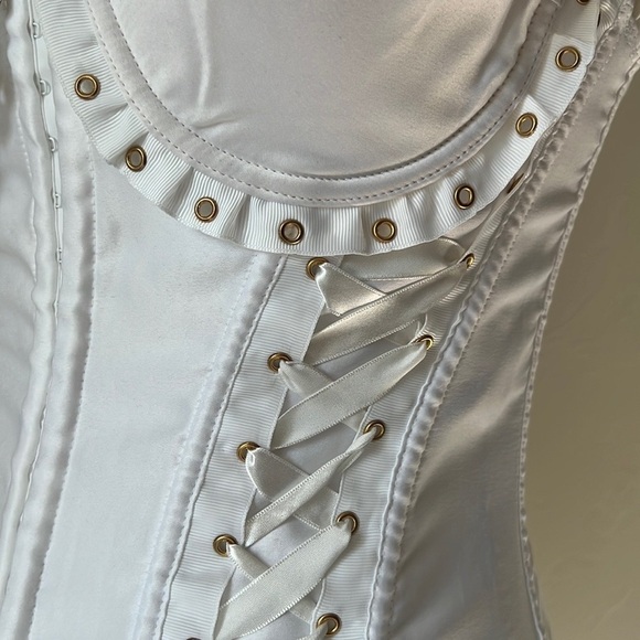 Frederick’s of Hollywood Corset - Picture 3 of 6